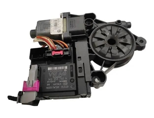 VOLKSWAGEN Golf Plus 1 generation (2004-2009) Маторчик стеклоподъемника передней левой двери 1K0959792N,F005S00350 26578098