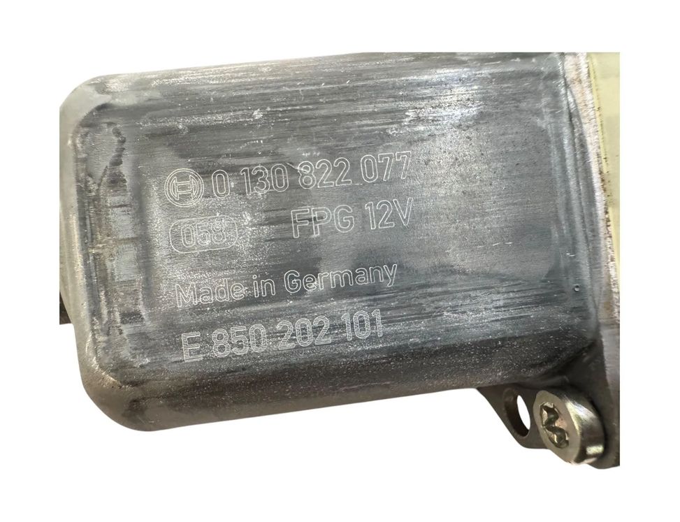VOLKSWAGEN Golf 7 generation (2012-2024) Front Left Door Window Regulator Motor 0130822077 29976760