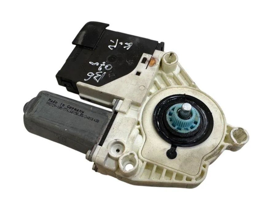 VOLKSWAGEN Passat B7 (2010-2015) Маторчик стеклоподъемника передней левой двери 980851120,981235351 30458383