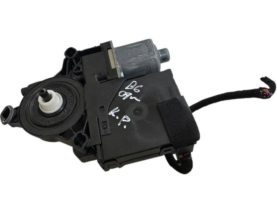 VOLKSWAGEN Passat B6 (2005-2010) Priekšējo kreiso durvju logu pacēlāja motorīts 980851131 30644998