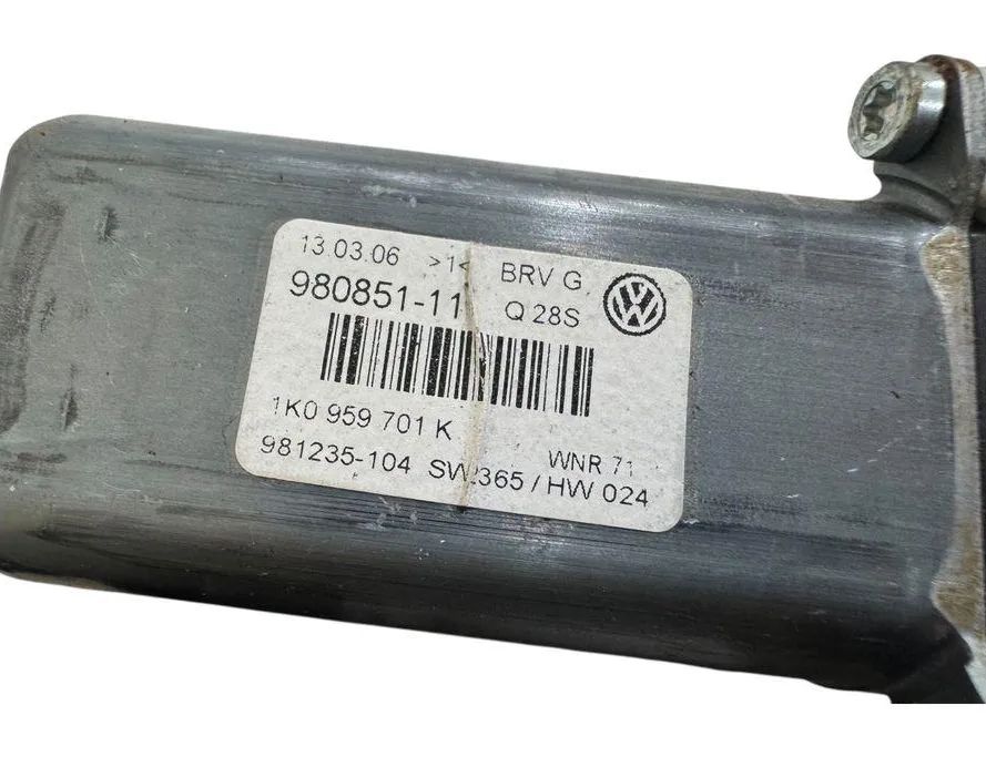 VOLKSWAGEN Passat B7 (2010-2015) Priekšējo kreiso durvju logu pacēlāja motorīts 981235104,1K0959701K,98085111 32975580