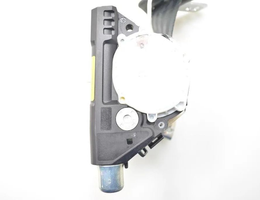 VOLVO XC60 1 generation (2008-2017) Rear Left Seatbelt 39818854 28456955