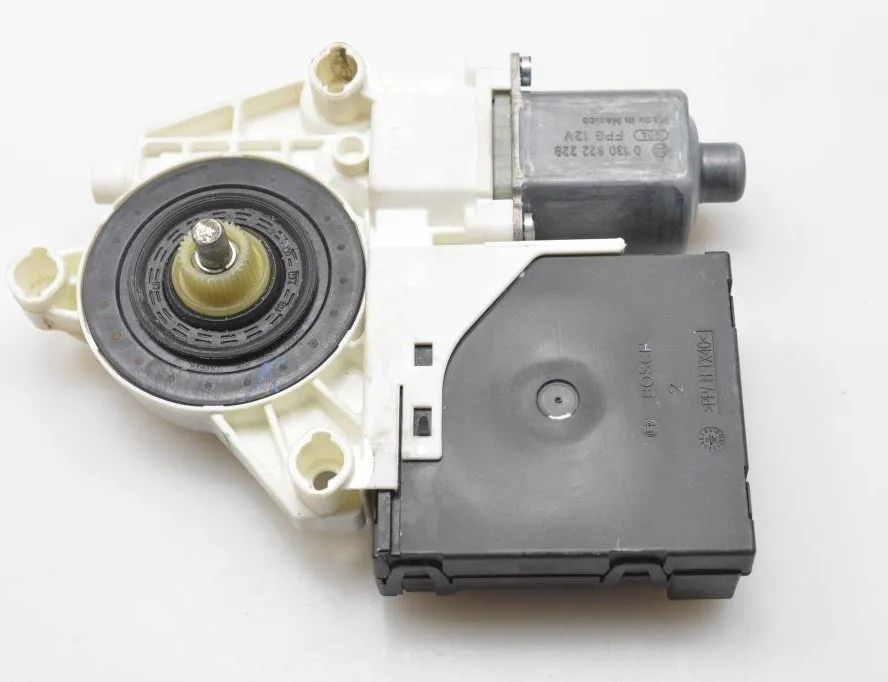 VOLKSWAGEN Golf 5 generation (2003-2009) Маторчик стеклоподъемника передней правой двери 1K5837402AH 30908765