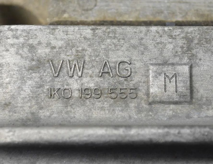 VOLKSWAGEN Golf 6 generation (2008-2015) Кронштейн крепления коробки передач 1K0199555M 32981416