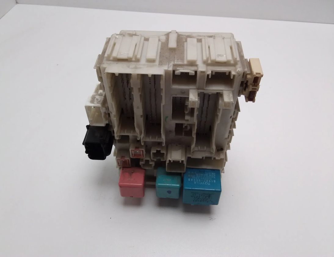 TOYOTA Verso 1 generation (2009-2015) Drošinātāju kārba 1573-9d08,82730-0F051-C 10638523