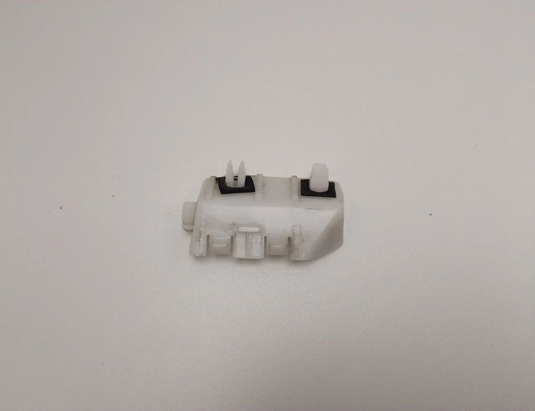 NISSAN Qashqai 1 generation (2007-2014) Aizmugurējā labā bampera stiprinājums 85226JD01A 14263219