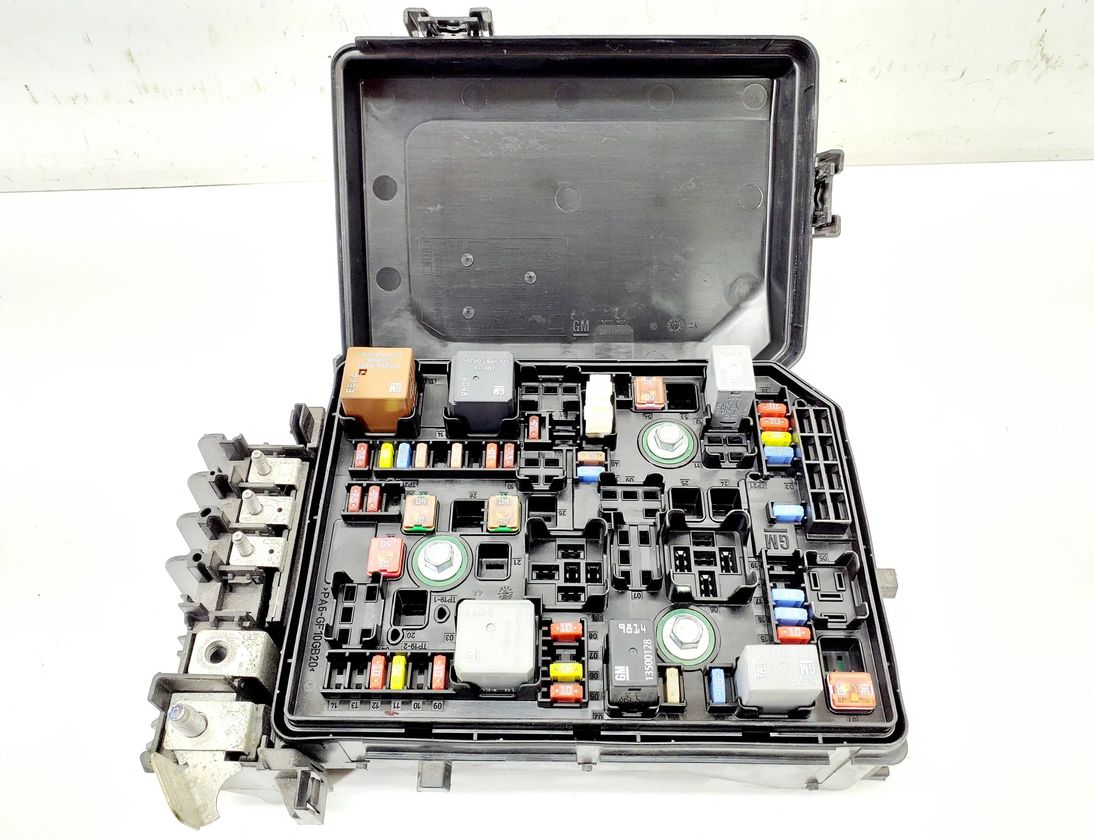 OPEL Astra K (2015-2021) Fuse Box 812461952,39040849,39019198 17638208