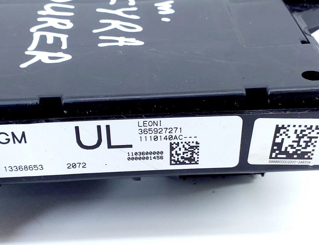 OPEL Zafira C (2012-2016) Блок предохранителей 365927271,13368653 21741867