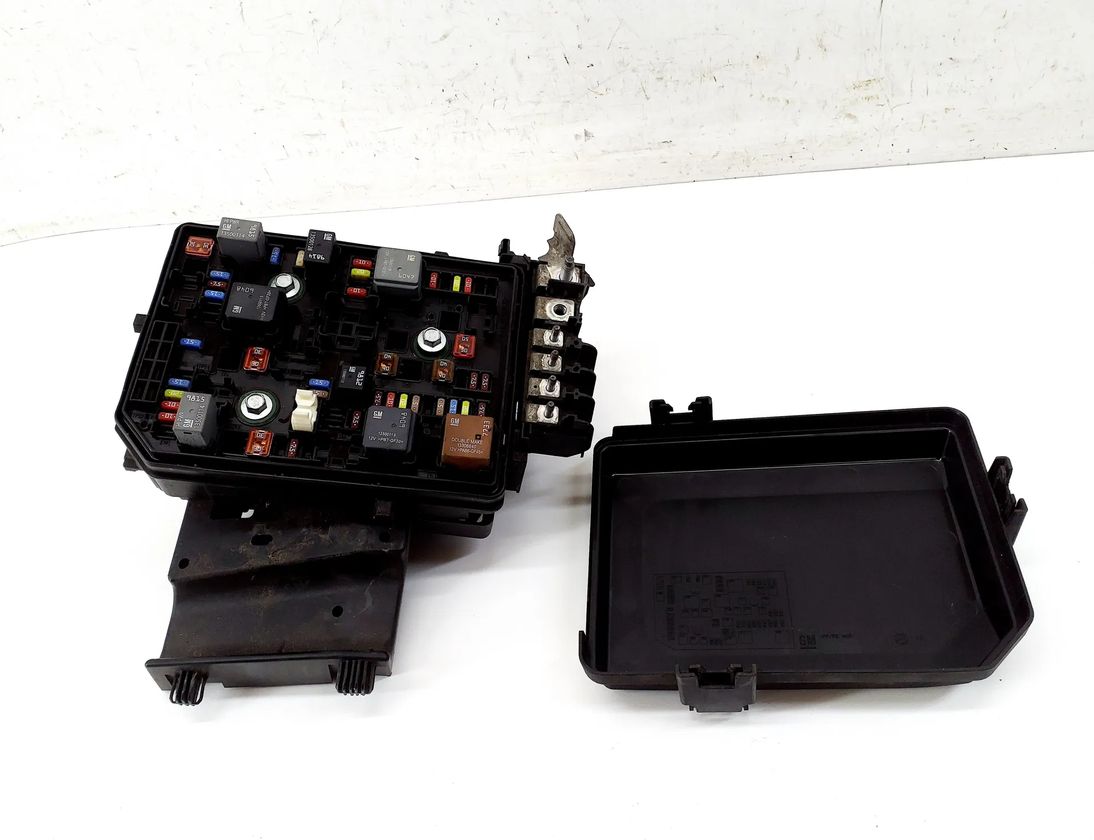 OPEL Astra K (2015-2021) Fuse Box 39019198,13379209 28262037