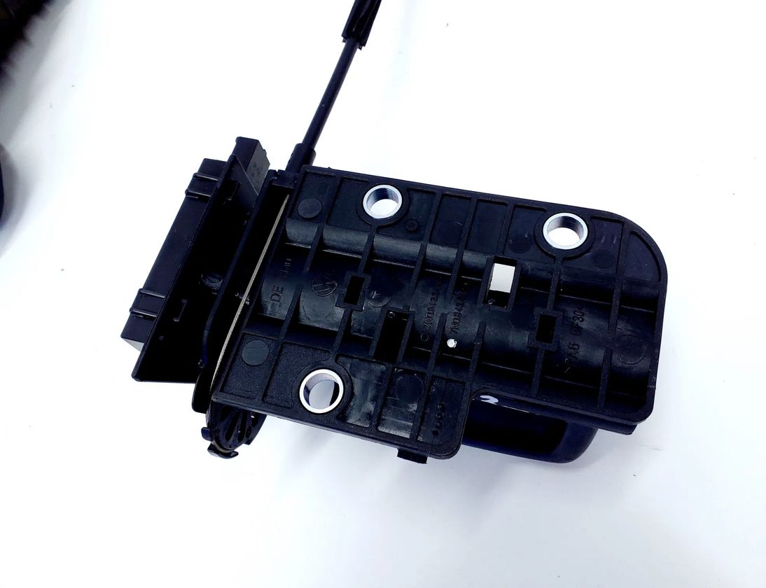 SEAT Alhambra 2 generation (2010-2021) Замок задней правой двери 7N0839003C,7N0839016C,7N0843642J,7N0843642K,5N0837885,7N0843745 32960173