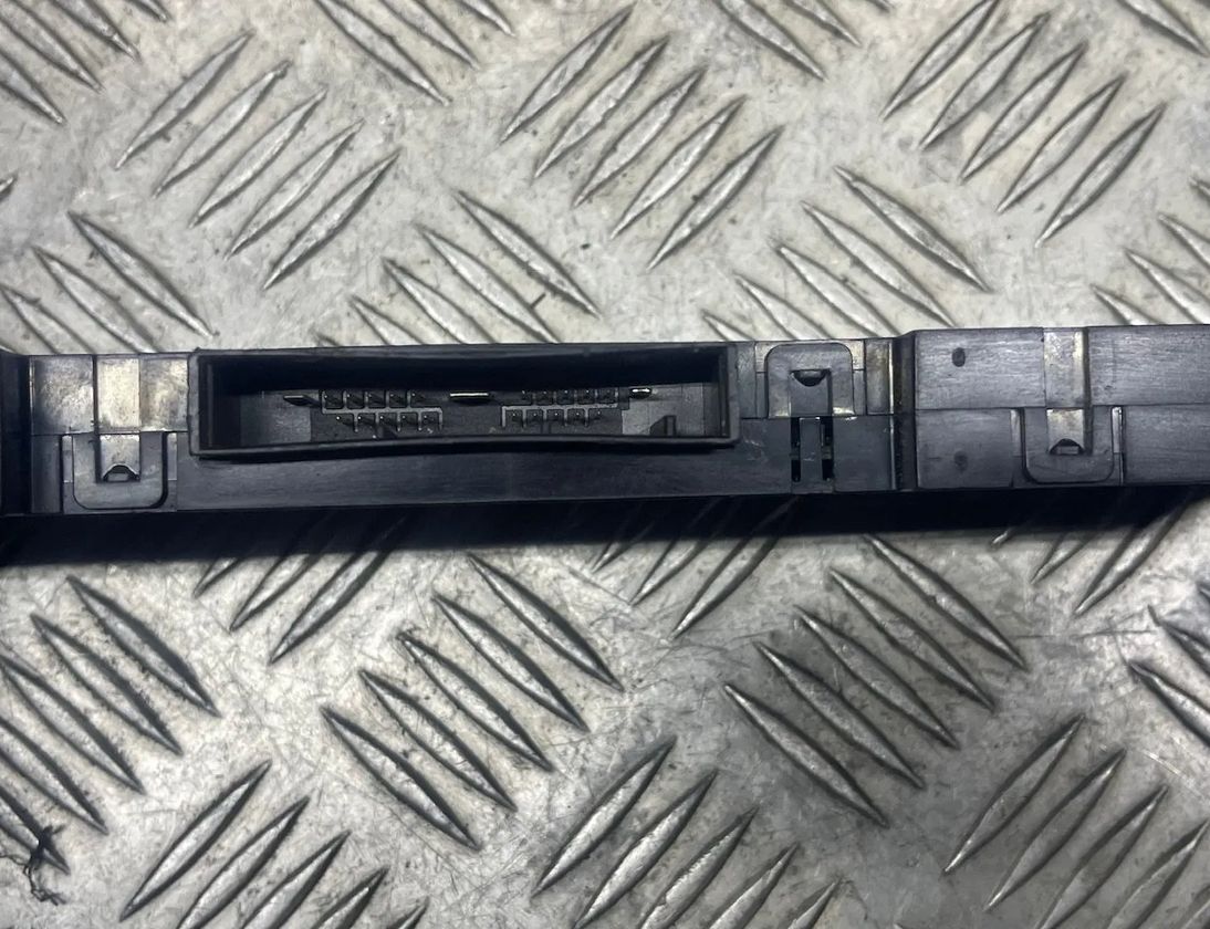 BMW 3 Series E90/E91/E92/E93 (2004-2013) Выключатель обогрева 61316905607,03741069,110187 28220043