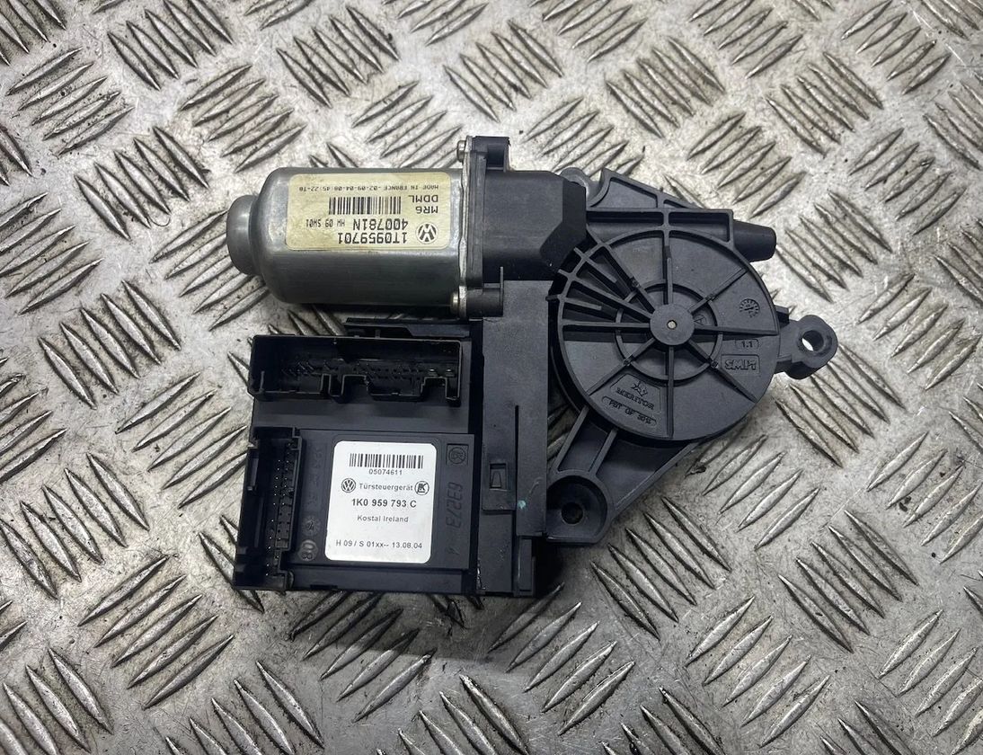 VOLKSWAGEN Touran 1 generation (2003-2015) Front Right Door Window Control Motor 1T0959701,400781N,1K0959793C 29003377