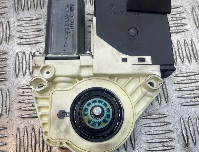 VOLKSWAGEN Passat B6 (2005-2010) Маторчик стеклоподъемника передней левой двери 1K0959792G,0536009302,05074632 29448909