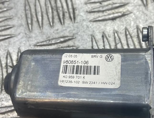 VOLKSWAGEN Passat B6 (2005-2010) Priekšējo labo durvju logu pacelšanas motorīts 1K0959793G,F005S00202 29453056