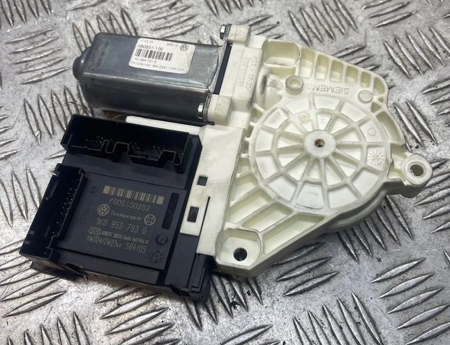 VOLKSWAGEN Passat B6 (2005-2010) Priekšējo labo durvju logu pacelšanas motorīts 1K0959793G,F005S00202 29453056