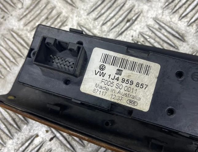 VOLKSWAGEN Bora 1 generation (1998-2005) Front Left Door Window Switch F005S00011,1J4959857 30369673