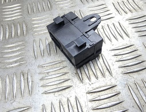 VOLVO S80 1 generation (1998-2006) Seat heating relay 200000,200044,200045,200032 30430575