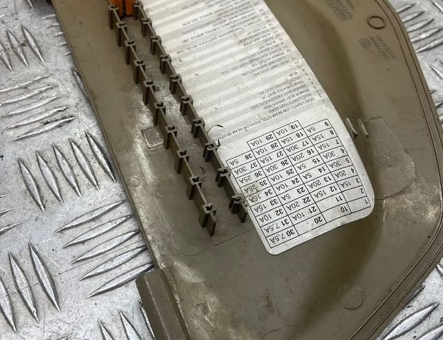 VOLVO V70 2 generation (2000-2008)  Боковая панель 09164898 30471699