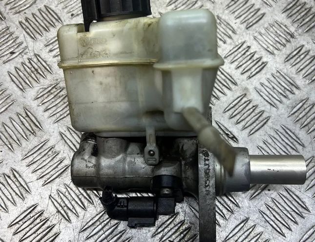 VOLKSWAGEN Passat B6 (2005-2010) Brake Cylinder 03350886771 31397367