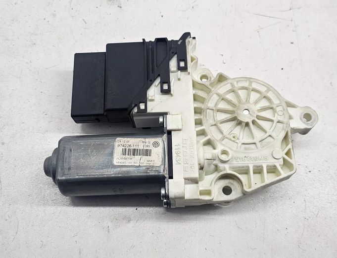 VOLKSWAGEN Passat B6 (2005-2010) Rear Right Door Window Control Motor 974226111 31867993