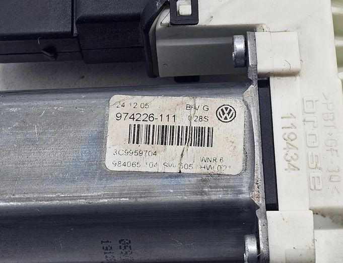 VOLKSWAGEN Passat B6 (2005-2010) Rear Right Door Window Control Motor 974226111 31867993