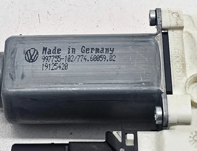 VOLKSWAGEN Passat B6 (2005-2010) Rear Right Door Window Control Motor 974226111 31867993