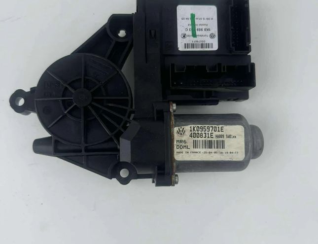VOLKSWAGEN Passat B6 (2005-2010) Front Left Door Window Regulator Motor 1K0959701E 31974410