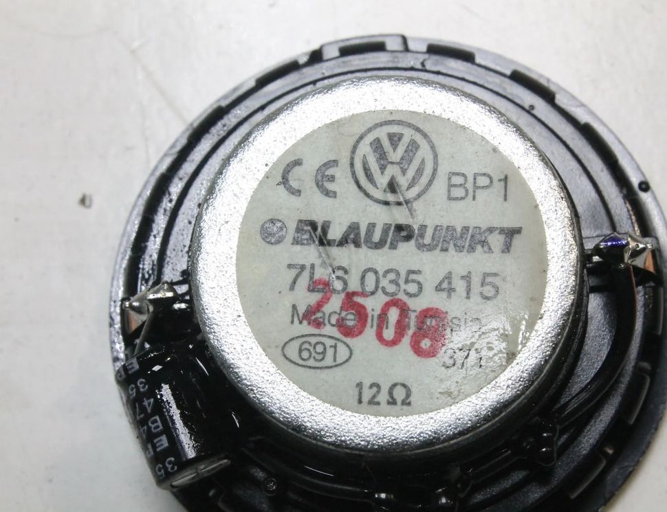 VOLKSWAGEN Touareg 1 generation (2002-2010) Priekšējo kreiso durvju skaļrunis 7L6035415 13987342