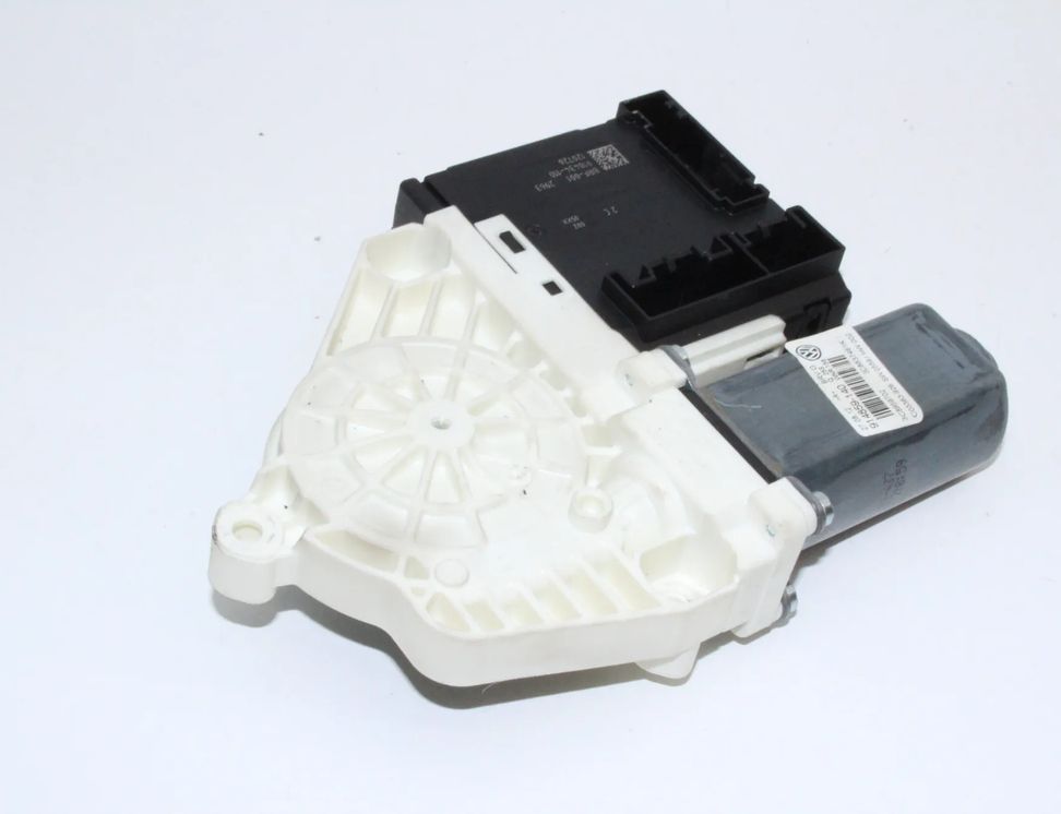 VOLKSWAGEN Passat CC 1 generation (2008-2017) Маторчик стеклоподъемника передней левой двери 3C8959702 17909826