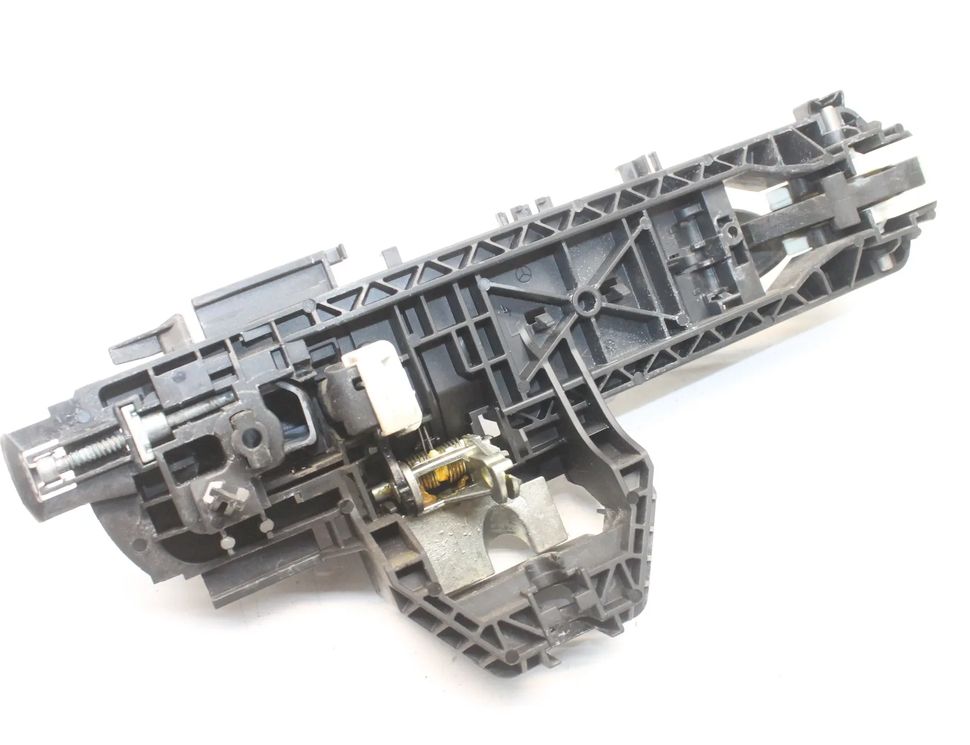 MERCEDES-BENZ C-Class W204/S204/C204 (2004-2015) Priekšējo kreiso durvju ārējais rokturis A2047602134 17957054