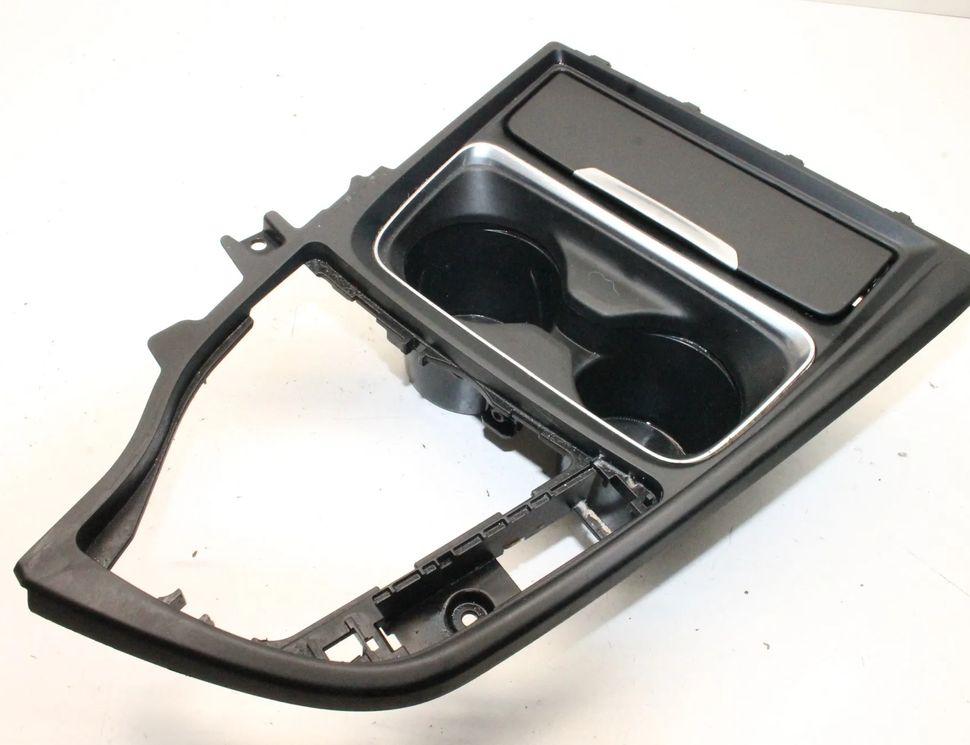 BMW 4 Series F32/F33/F36 (2013-2020) Glāžu turētājs 9218926 22104095