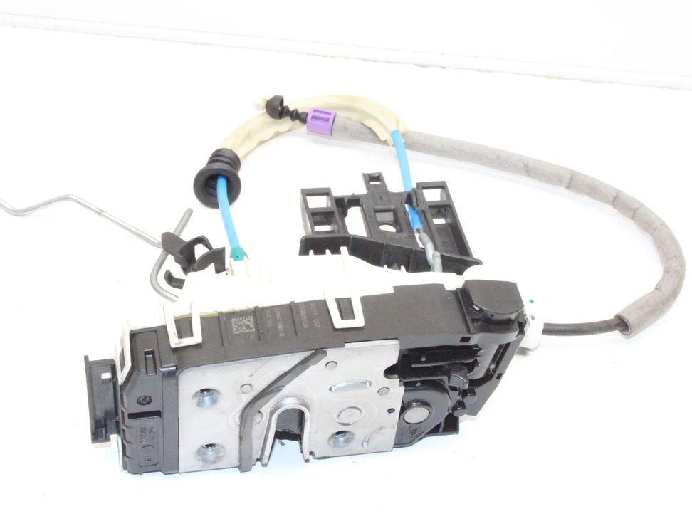 MERCEDES-BENZ A-Class W176 (2012-2018) Aizmugurējā labā durvju slēdzene A2047303635 23419567