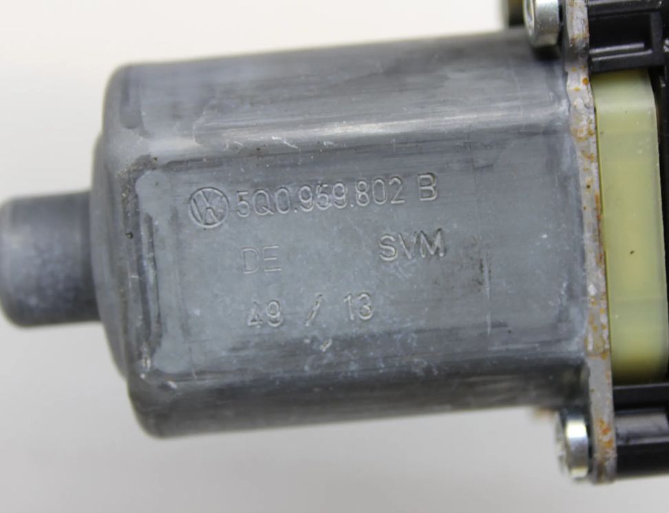 VOLKSWAGEN Variant VII TDI (2014-2024) Маторчик стеклоподъемника передней правой двери 5Q0959802B 23907773