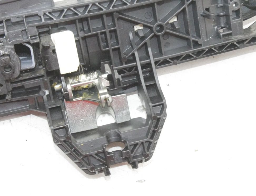 MERCEDES-BENZ C-Class W204/S204/C204 (2004-2015) Aizmugurējo kreiso durvju ārējais rokturis A2047602134 25284904