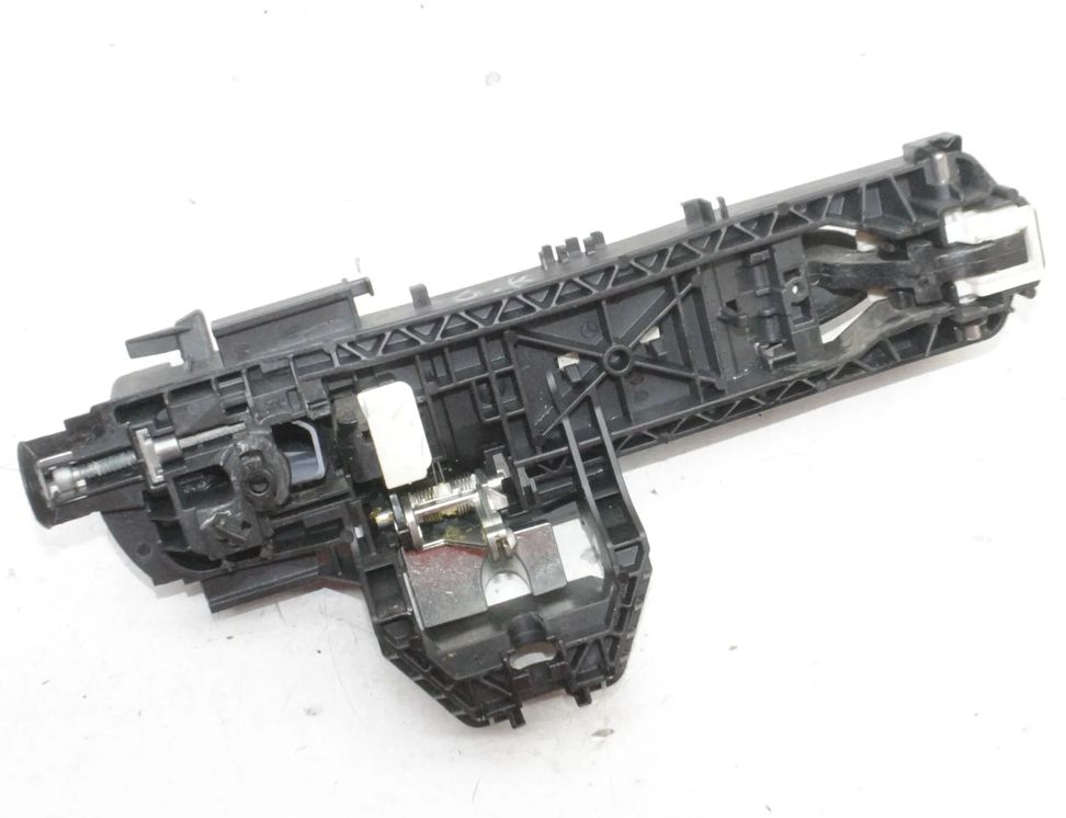 MERCEDES-BENZ C-Class W204/S204/C204 (2004-2015) Aizmugurējo kreiso durvju ārējais rokturis A2047602134 25284904