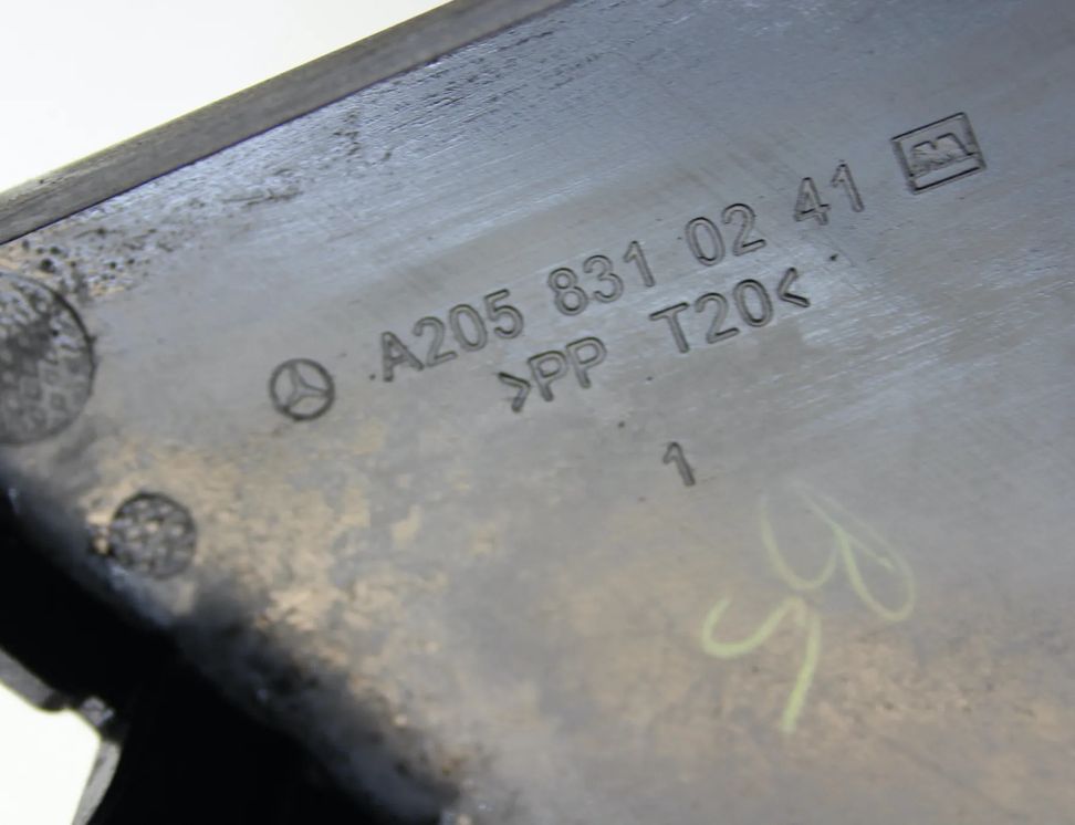 MERCEDES-BENZ C-Class W205/S205/C205 (2014-2023) Пластмасса передняя стеклоочистителей A2058310241 25403345