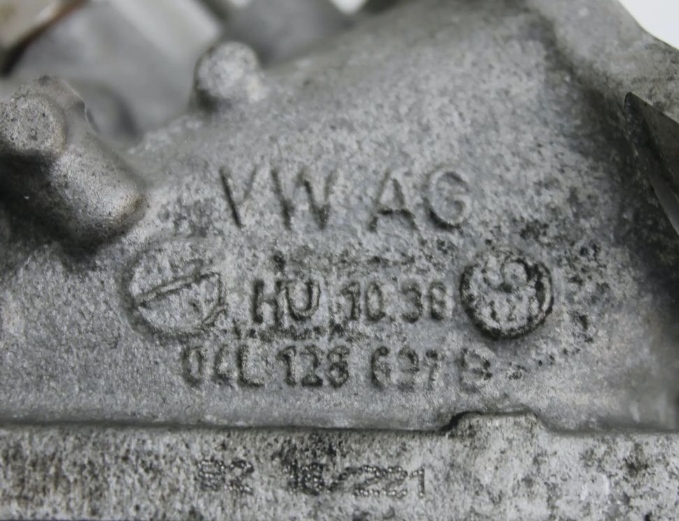 AUDI A6 C7/4G (2010-2020) Другие части внутренние двигателя 04L128637B 27275901