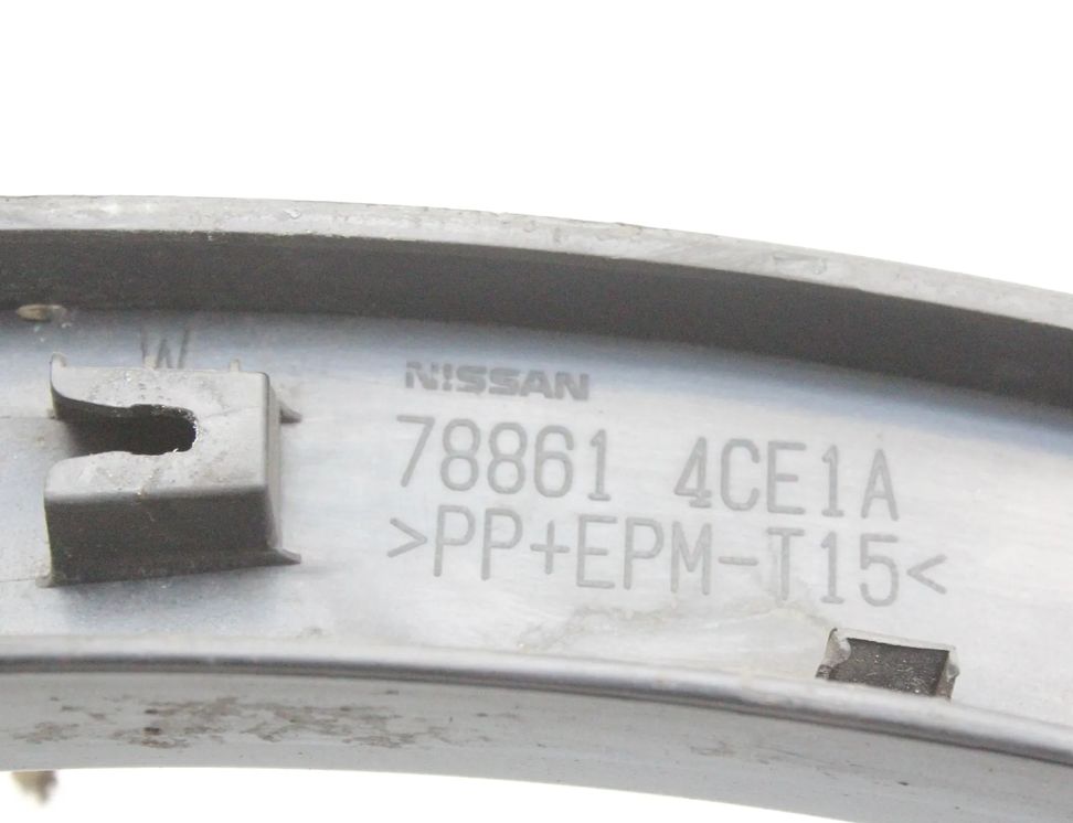 NISSAN X-Trail T32 (2013-2022) Aizmugurējā kreisā spārna moldings/stiprinājums 788614CE1A 29830664