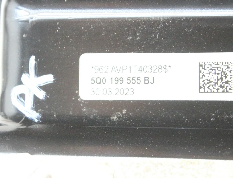 Cupra Countryman 1 generation (R60) (2010-2016) Dzinēja stiprinājums/spilvens kreisajā pusē 5Q0199555BJ 30004240