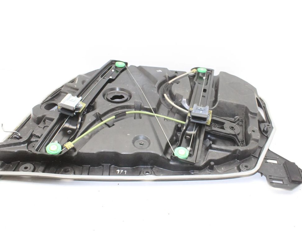 MERCEDES-BENZ C-Class W205/S205/C205 (2014-2023) Priekšējo kreiso durvju logu pacēlājs A2057204923 31727610