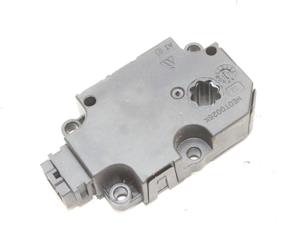 MERCEDES-BENZ C-Class W205/S205/C205 (2014-2023) Salona sildītāja vadības vārsti T1002128B 32089751