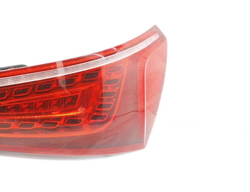 AUDI Q5 8R (2008-2017) Aizmugurējais labais lukturis 8R0945094A 33031895