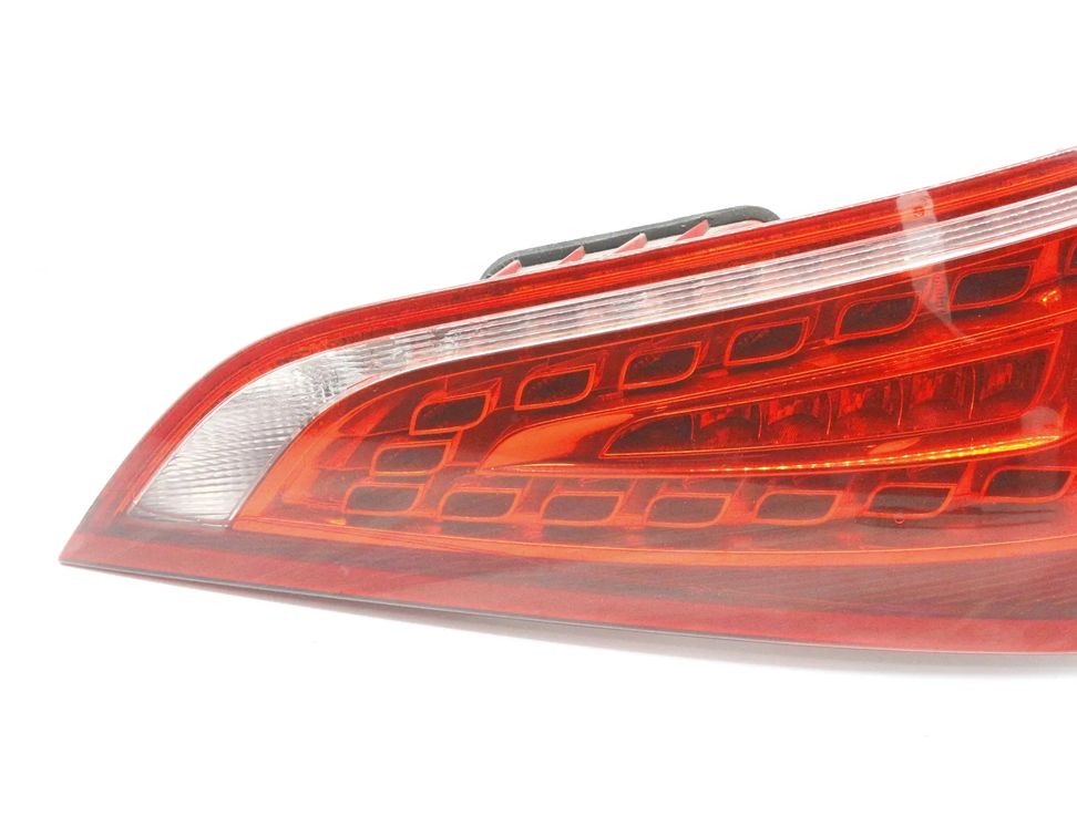 AUDI Q5 8R (2008-2017) Aizmugurējais labais lukturis 8R0945094A 33031895