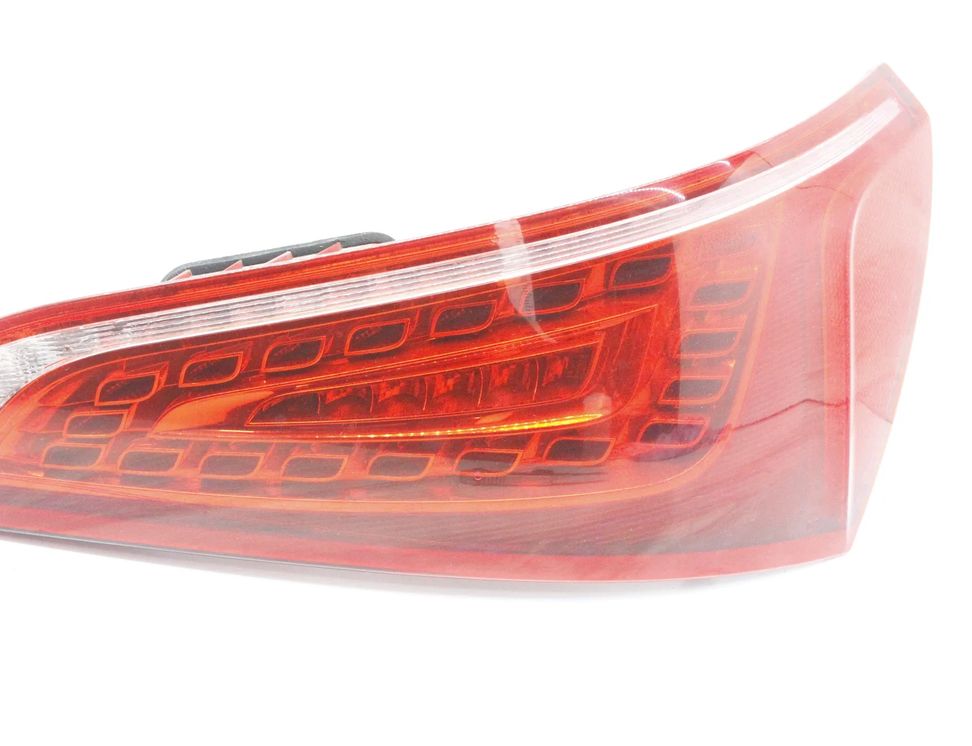 AUDI Q5 8R (2008-2017) Aizmugurējais labais lukturis 8R0945094A 33031895