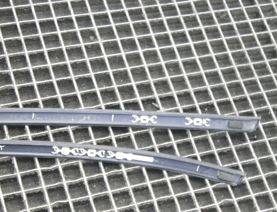 JAGUAR XF 1 generation (2011-2016) Right Side Roof Strip Trim 8X23-A50462-AF,8X23-A50463-AF 33057829