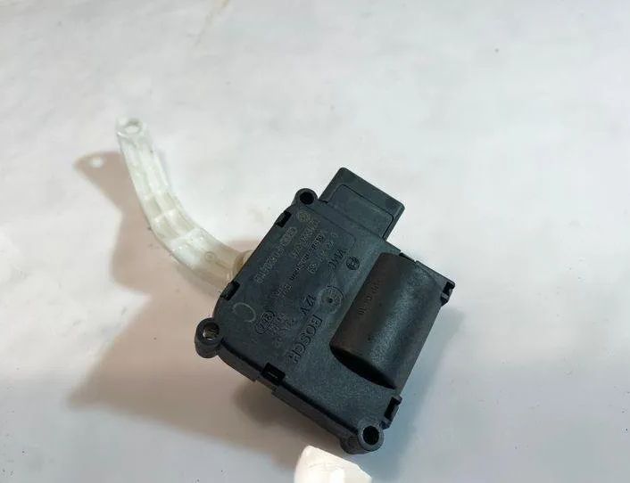 AUDI A6 C6/4F (2004-2011) Salona sildītāja vadības vārsti 0132801369,4F0820511B 18123720