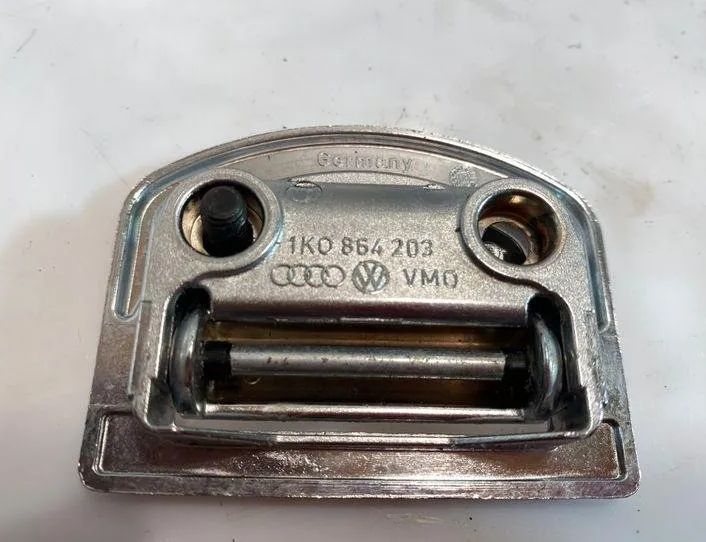 AUDI A4 B8/8K (2011-2016) Другие внутренние детали 1K0864203 18126570