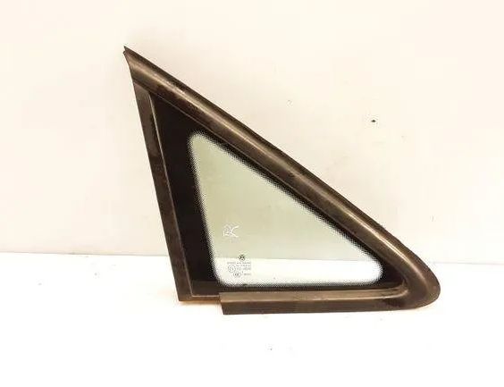 VOLKSWAGEN Touran 1 generation (2003-2015) Переднеяя правая фортка 43R00048 18127585