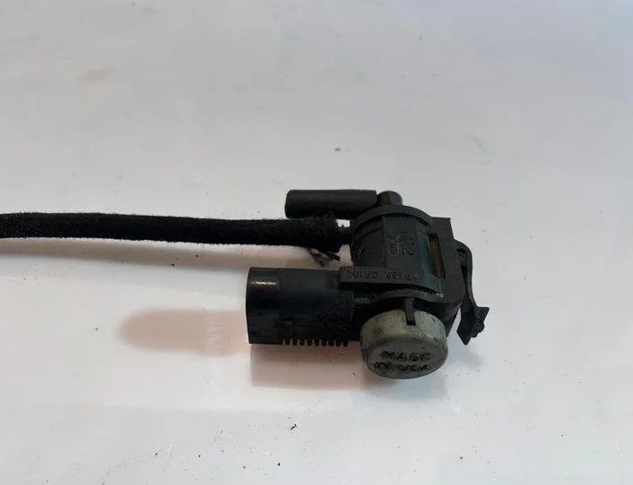 VOLKSWAGEN Passat B6 (2005-2010) Solenoid Valve 1J0906283C 18127825