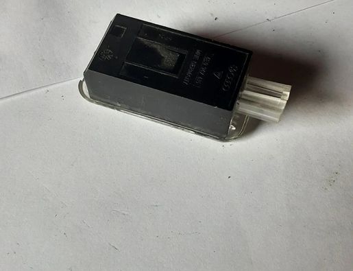 AUDI A8 D3/4E (2002-2010) Другие внутренние детали 4E0947415 25748889